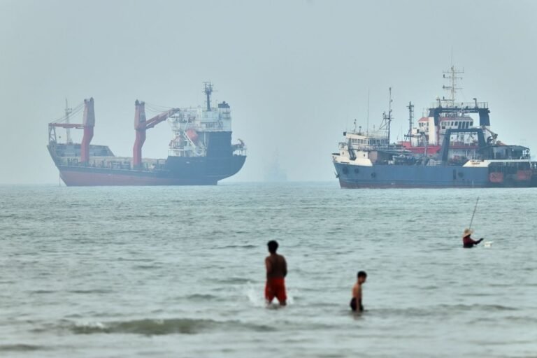 Lloyd’s of London Faces High-Stakes Insurance Crisis in Hormuz