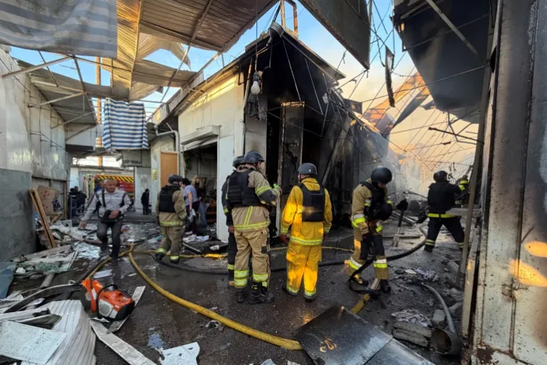 Russia and Ukraine Exchange Deadly Attacks as Peace Hopes