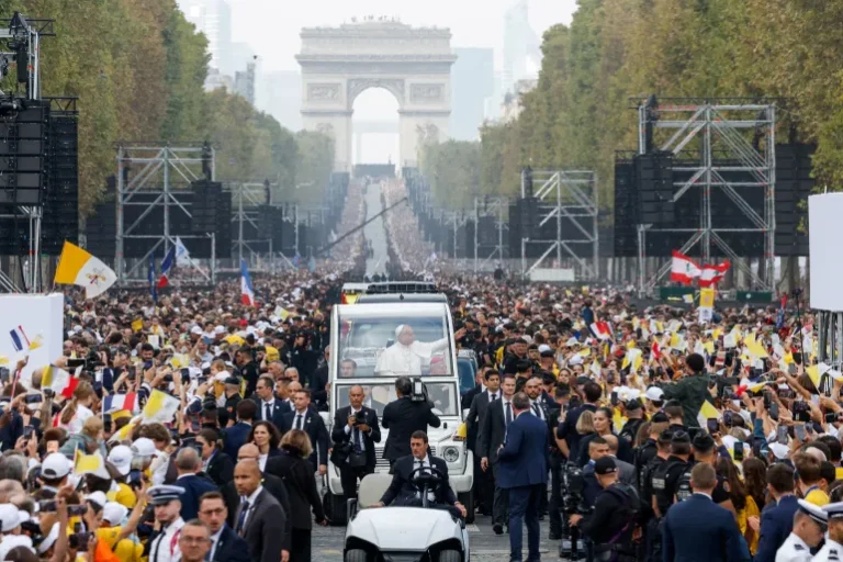 700,000 Gather in Paris for Pope Leo’s Mass
