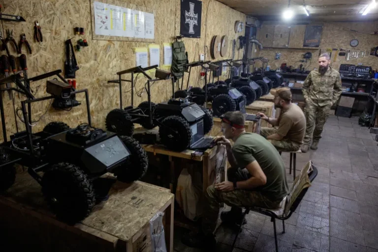 Experts Warn Rigid Western Militaries Stifle Ukraine’s Defense Strategy