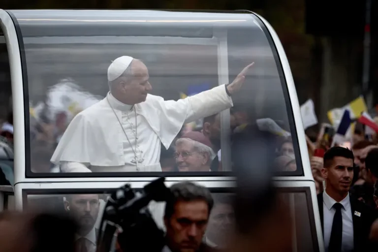 Pope Leo Resumes Administrative Duties During Post-Surgery Recovery