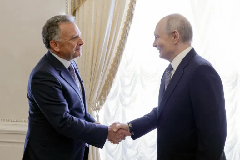US Envoys Meet Putin Amid Hostage Release and Peace