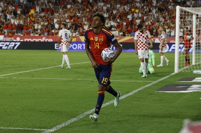 Yamal Stars as Spain Rout Croatia